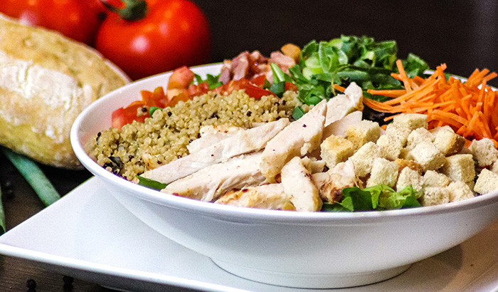 Frisse huisgemaakte salade bij de Buren Dommelen